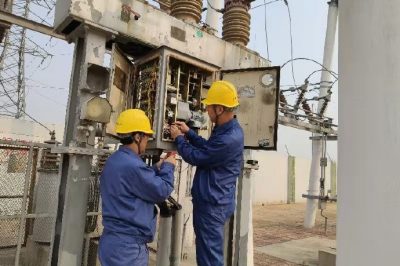 在110千伏王瞳站对301断路器的加热器进行检查