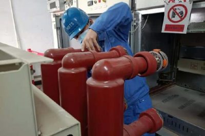在110千伏富村站835开关安装在线测温装置