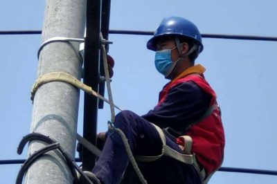 对电力线路设备进行全面细致“体检”