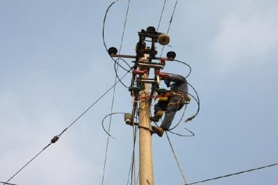 为10千伏李邢5328线更换电杆、金具