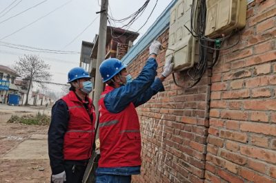 为客户检查计量装置，检查电表进出线路