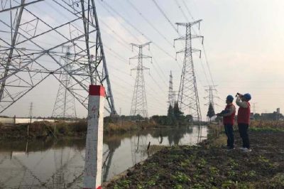 针对线路通道周边的建设施工、秋收作业等开展安全检查