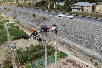 对岩泉街道薄岸村的高压线路、设备进行缺陷查找