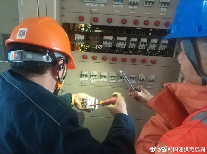 更换直流屏交流接触器和一只烧毁交流空开