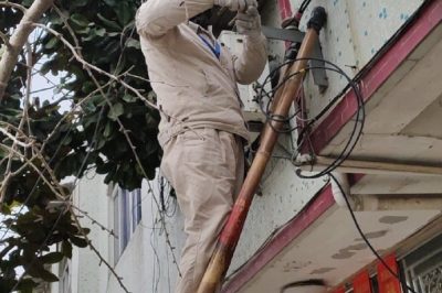到大伦镇运梁村进行接户线改造工作