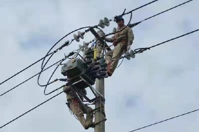 对前锋镇10千伏淮胜线2台高压开关进行更换