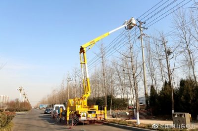 在10千伏姜悦支线T接三杨路变压器一台