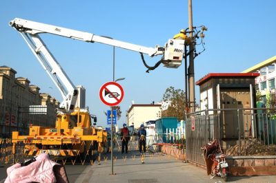 对10千伏市府线40号杆进行带电接火作业