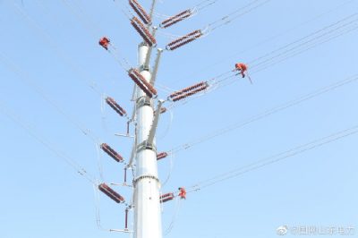 对新建线路进行防震锤、间隔棒的安装作业