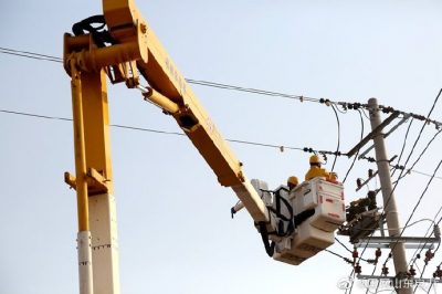 为10千伏大庄线洼宋支线3号杆实施带电接火