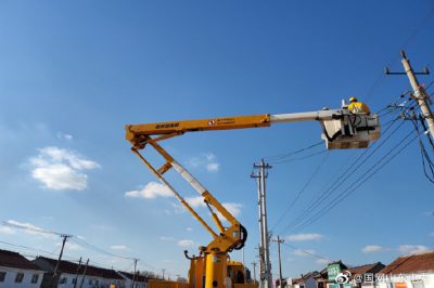 对10千伏段家线73号杆进行带电接火作业