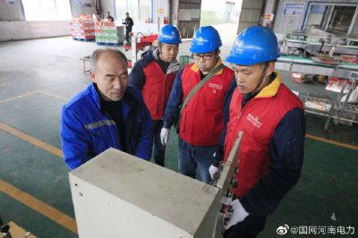 对辖区鸿瑞饮品的用电设施进行“问诊”