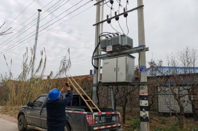 对旧城镇云庄村煤改电线路设备进行巡视测温