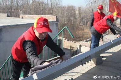 为光伏设备进行检查、维护