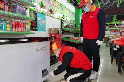 在辖区超市、门店进行安全用电检查