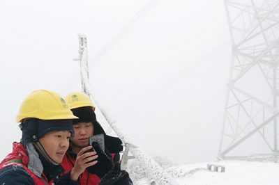 公司加强线路覆冰观测应对寒潮天气
