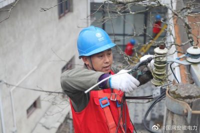 国网休宁县供电公司为扶贫项目新建的民宿装表接电