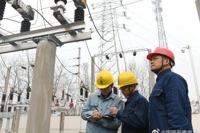 在雨雪大风等特殊天气，对设备、线路加强巡视监督