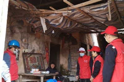 开展“关爱老人，为家居线路保安全”为主题的爱心志愿活动