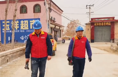 国网保定市徐水区供电公司党员服务队对辖区变压器进行红外测温