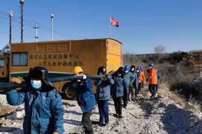 对钻孔上方10千伏线路进行切改，敷设300米电缆