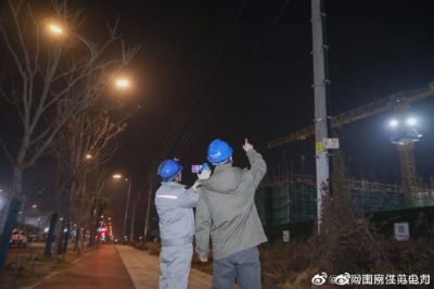 配电运检四班组织人员对滨江地区主要线路开展夜间巡视