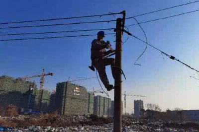 对400伏府里庄台区设备线路进行“搬家”