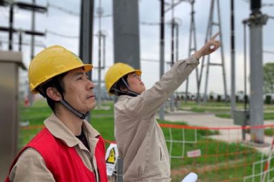 500千伏上河变的运维人员执行站内2号主变停役操作