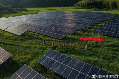 义务检查光伏板固定架、配电箱等设施