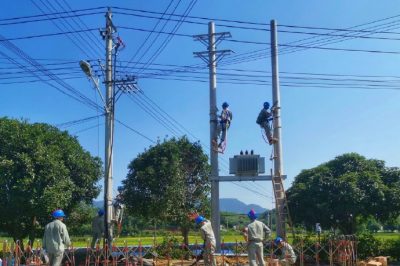 国网通山县供电公司完成实验中学畈泥分校新建台区送电工作