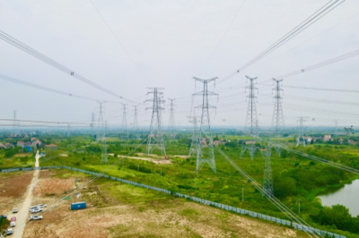 湖北武汉1000千伏特高压变电站500千伏配套线路成功送电